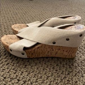 Lucky Brand LP- Miller 2 Platform Sandals